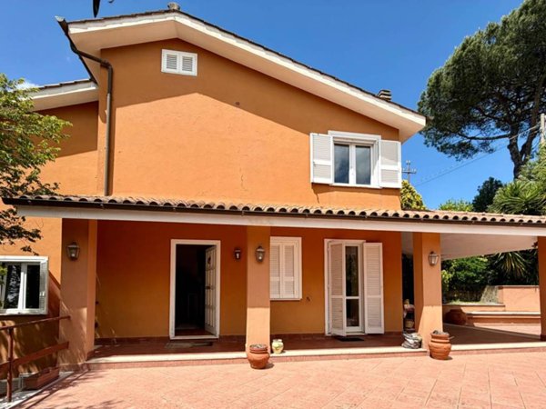 casa indipendente in vendita a Sacrofano in zona Guado Tufo