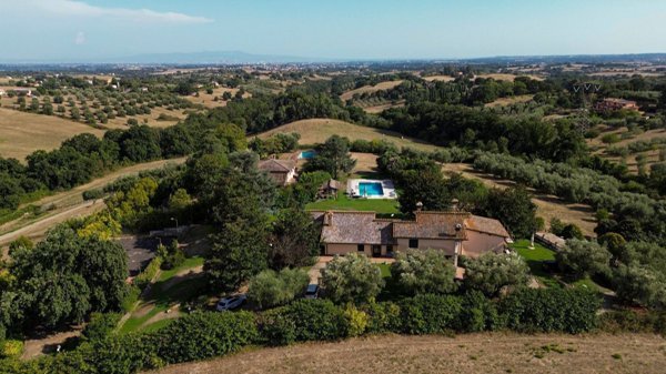 casa indipendente in vendita a Sacrofano in zona Borgo Pineto