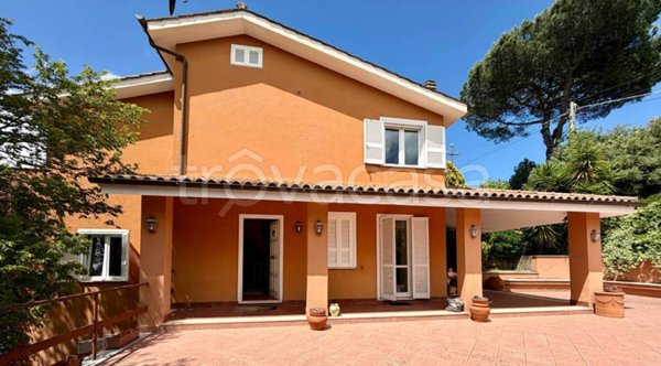 casa indipendente in vendita a Sacrofano in zona Guado Tufo