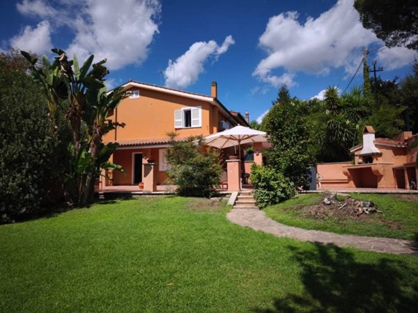 casa indipendente in vendita a Sacrofano in zona Guado Tufo