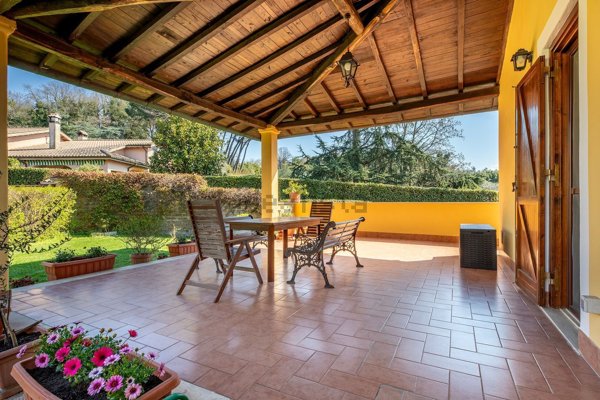 casa indipendente in vendita a Sacrofano in zona Petruscheto