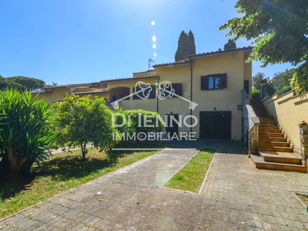 casa indipendente in vendita a Sacrofano in zona Monte Caminetto