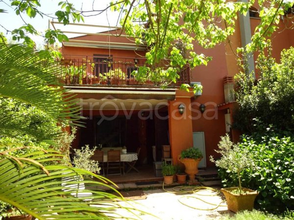 casa indipendente in vendita a Sacrofano in zona Guado Tufo