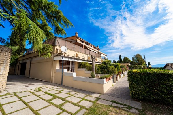 appartamento in vendita a Sacrofano in zona Santa Maria