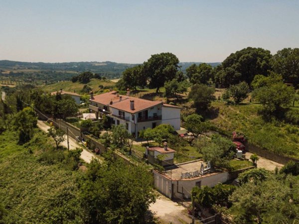 casa indipendente in vendita a Sacrofano in zona Borgo Pineto