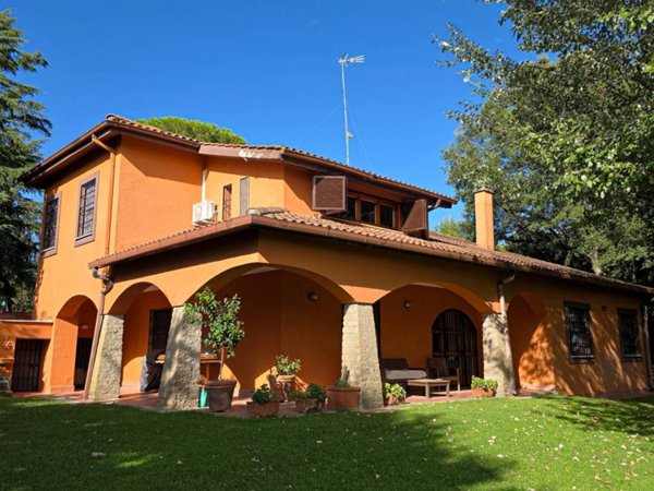 casa indipendente in vendita a Sacrofano in zona Borgo Pineto