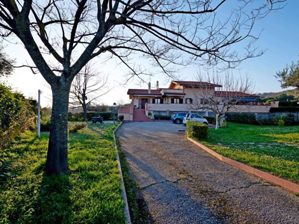 casa indipendente in vendita a Sacrofano