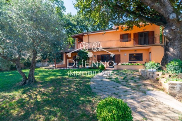 casa indipendente in vendita a Sacrofano in zona Monte Caminetto