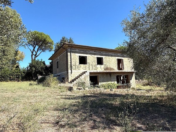 casa indipendente in vendita a Sacrofano in zona Guado Tufo