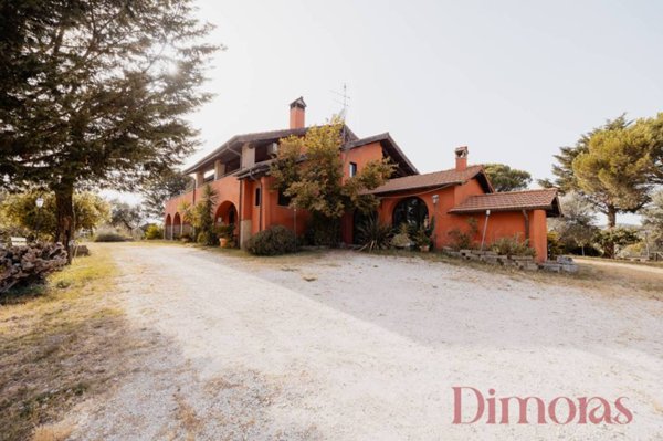 casa indipendente in vendita a Sacrofano in zona Petruscheto