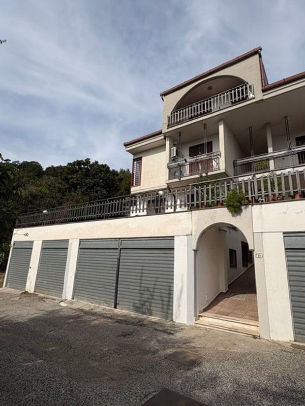 casa indipendente in vendita a Sacrofano in zona Petruscheto