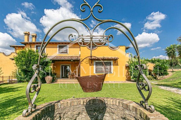 casa indipendente in vendita a Sacrofano in zona Monte Caminetto
