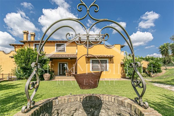 casa indipendente in vendita a Sacrofano in zona Guado Tufo
