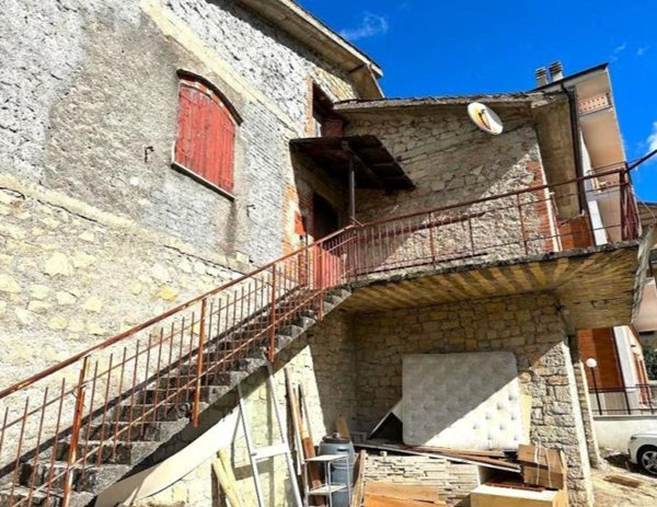 intera palazzina in vendita a Sambuci