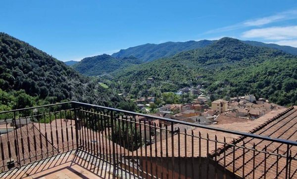 casa indipendente in vendita a Sambuci