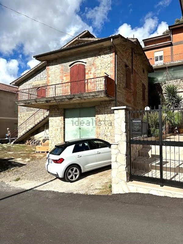 pentavano in vendita a Sambuci