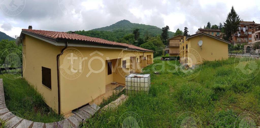 casa indipendente in vendita a Sambuci