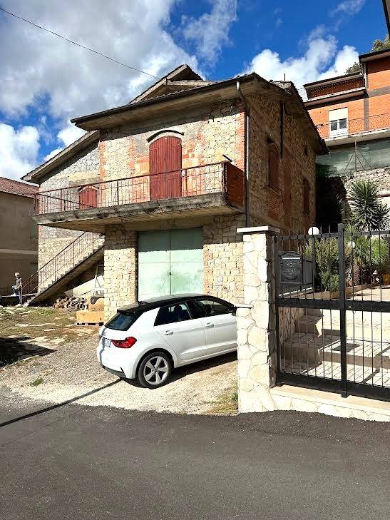 intera palazzina in vendita a Sambuci