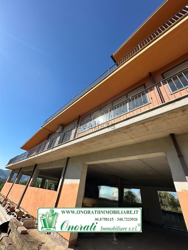 locale commerciale in vendita a San Polo dei Cavalieri
