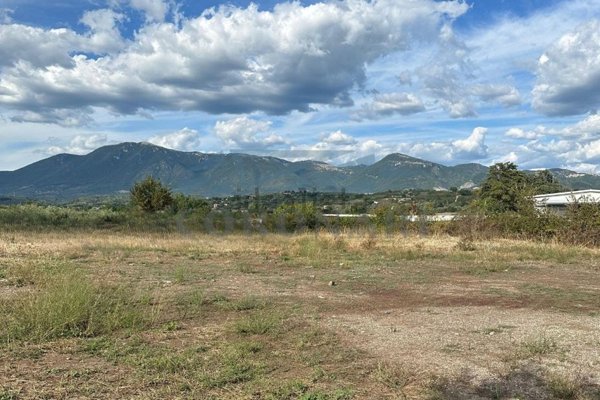 terreno edificabile in vendita a San Polo dei Cavalieri