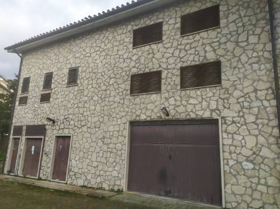 locale commerciale in vendita a San Polo dei Cavalieri