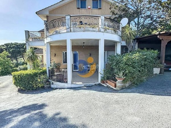 casa indipendente in vendita a Santa Marinella