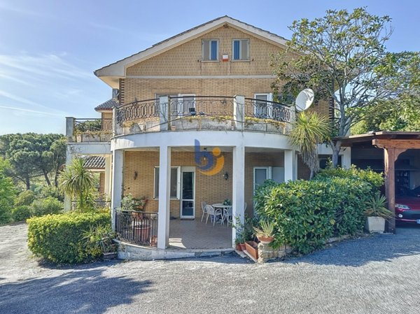 casa indipendente in vendita a Santa Marinella