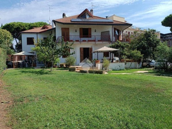 casa indipendente in vendita a Santa Marinella