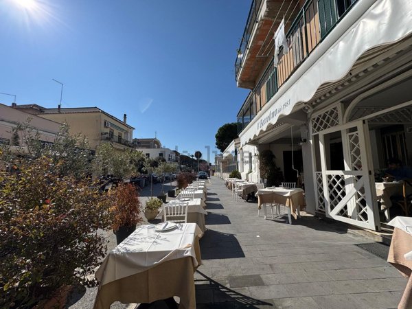 locale commerciale in vendita a Santa Marinella