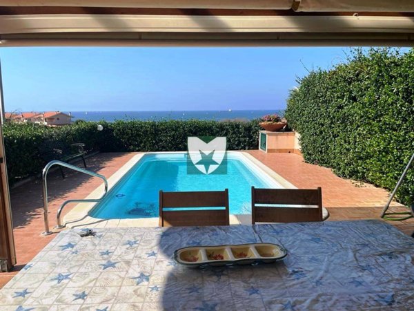 casa indipendente in vendita a Santa Marinella