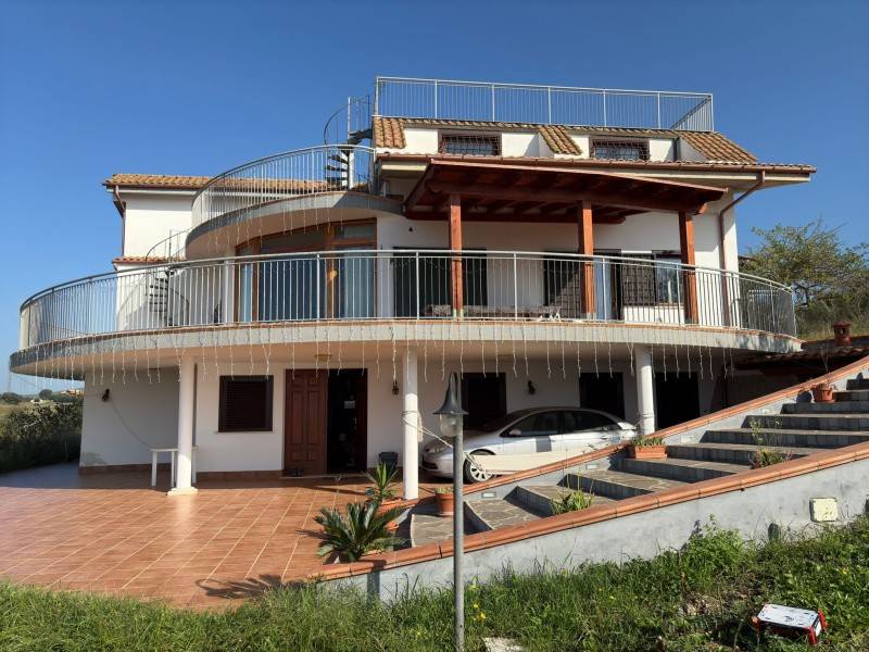 casa indipendente in vendita a Santa Marinella