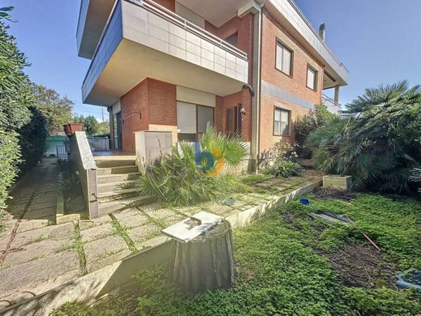 casa indipendente in vendita a Santa Marinella