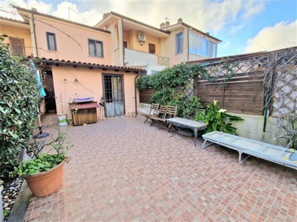 casa indipendente in vendita a Santa Marinella