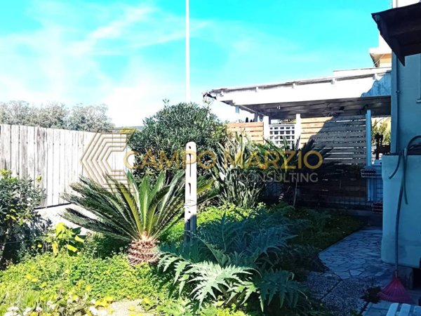 casa indipendente in vendita a Santa Marinella