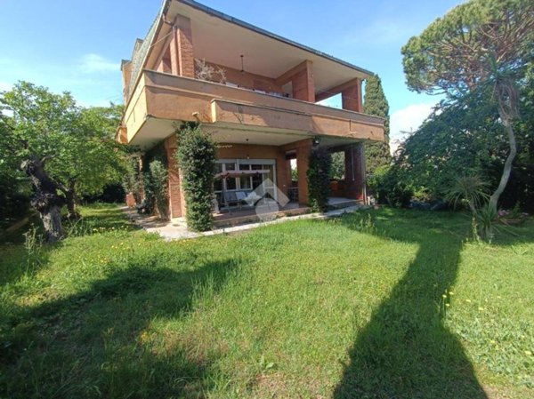 casa indipendente in vendita a Santa Marinella