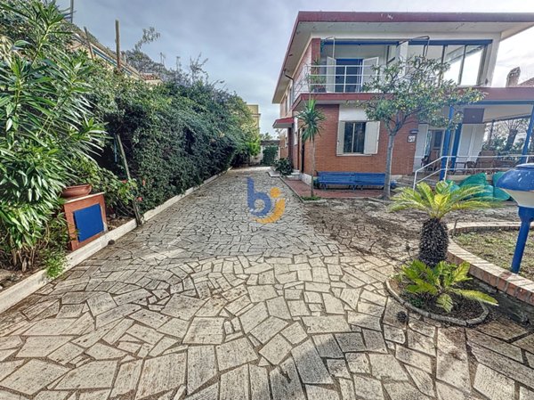 casa indipendente in vendita a Santa Marinella
