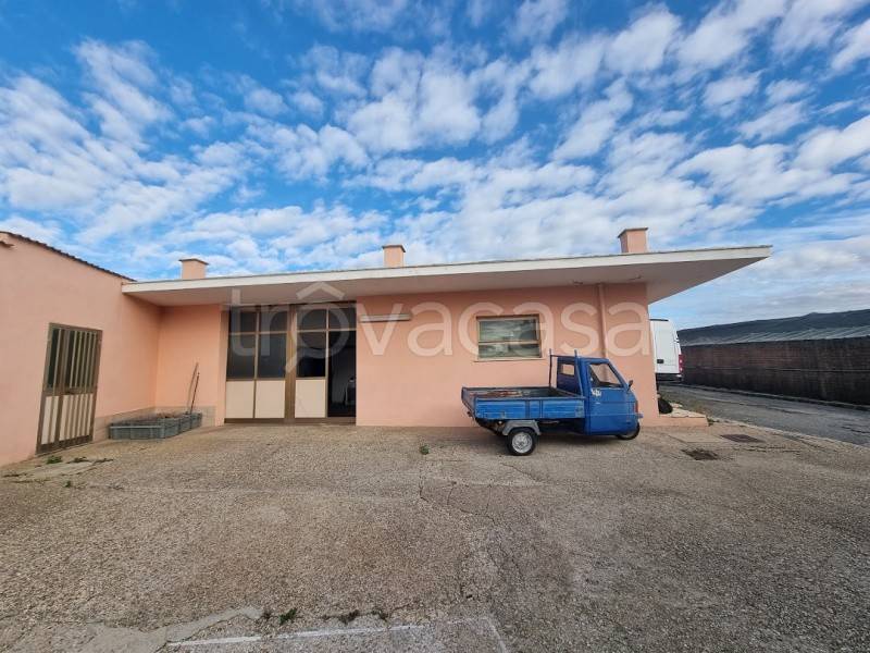 locale commerciale in vendita a Santa Marinella