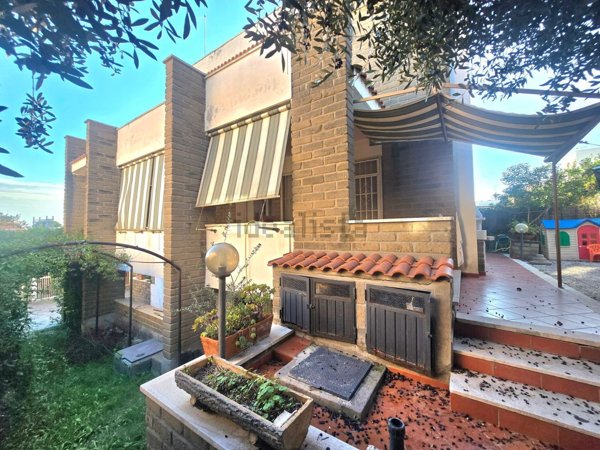 casa indipendente in vendita a Santa Marinella