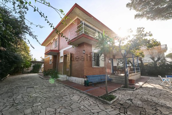 casa indipendente in vendita a Santa Marinella
