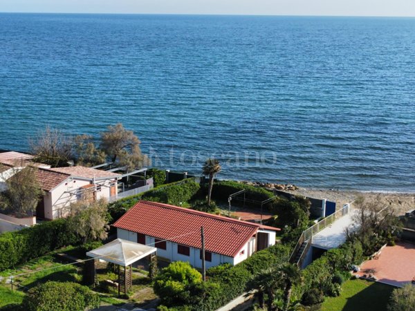 casa indipendente in vendita a Santa Marinella