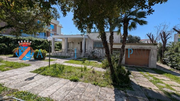 casa indipendente in vendita a Santa Marinella