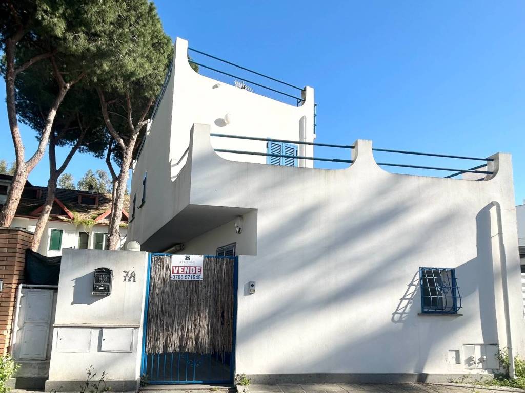 casa indipendente in vendita a Santa Marinella in zona Santa Severa