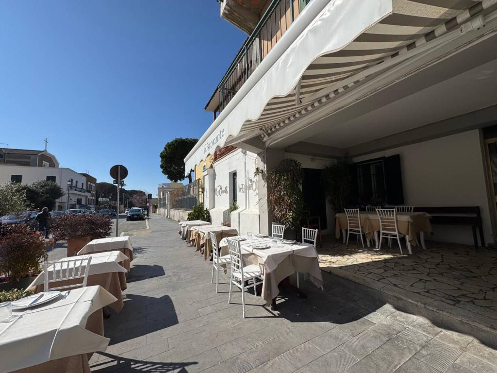 negozio in vendita a Santa Marinella