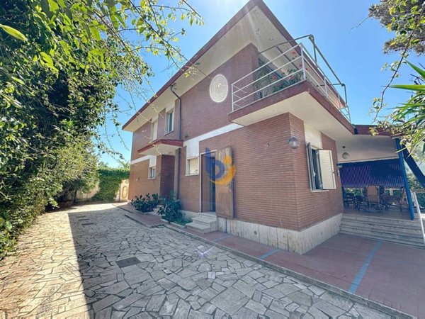 casa indipendente in vendita a Santa Marinella