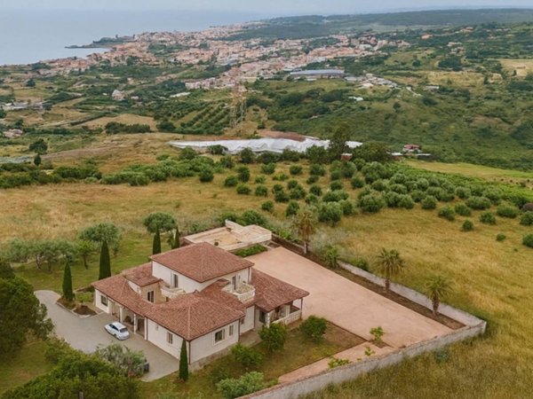 casa indipendente in vendita a Santa Marinella
