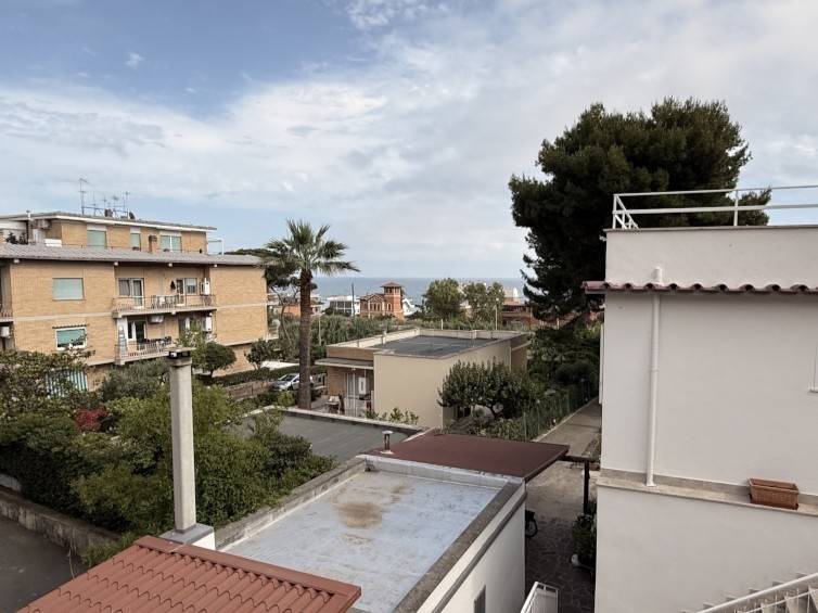 casa indipendente in vendita a Santa Marinella