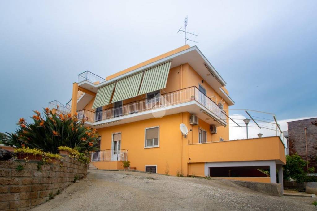 casa indipendente in vendita a Santa Marinella