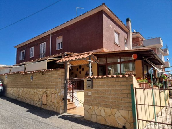 casa indipendente in vendita a Santa Marinella