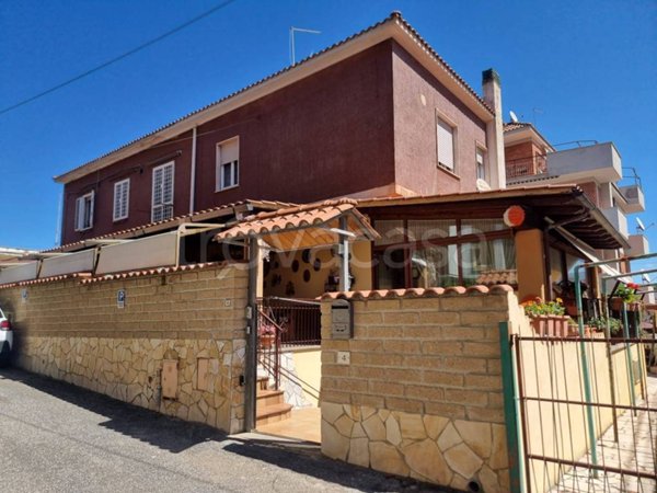 casa indipendente in vendita a Santa Marinella