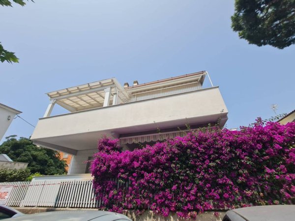 casa indipendente in vendita a Santa Marinella